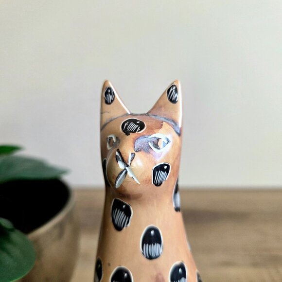 Hand carved hand painted soap stone cat figurine. - Picture 2 of 7